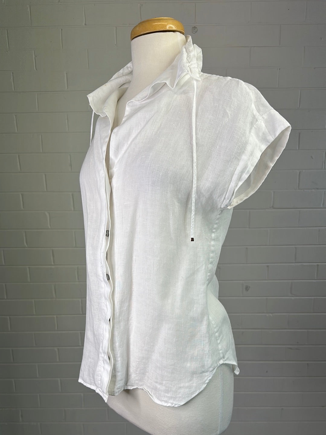 Max Mara | Italy | shirt | size 10 | cap sleeve | 100% linen | made in Italy