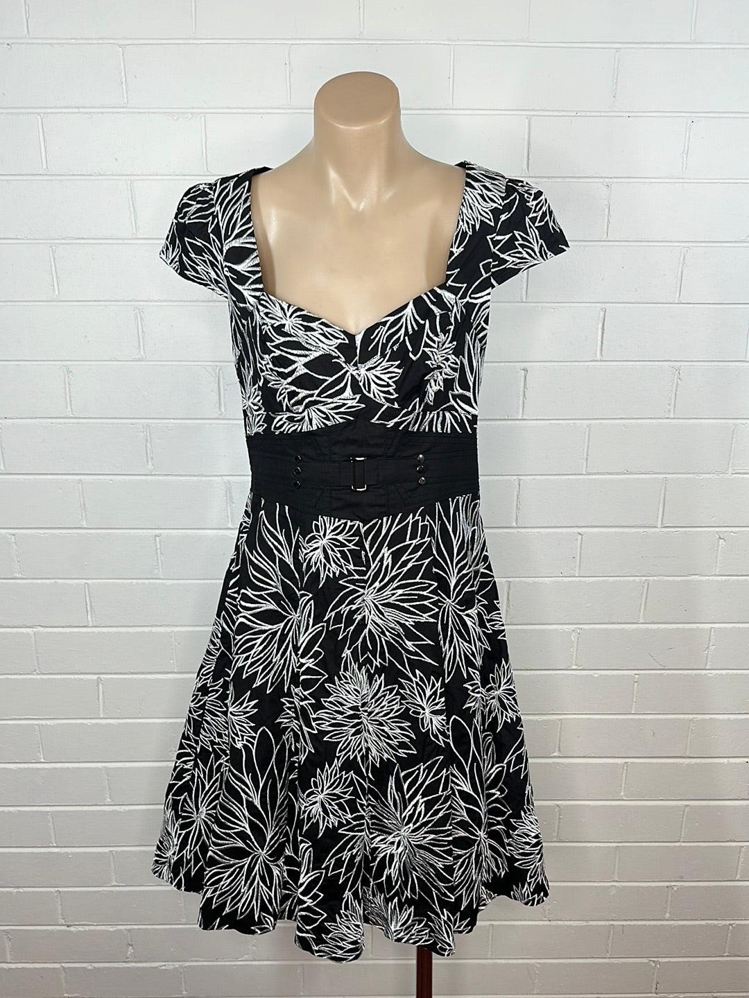 Karen Millen | UK | dress | size 8 | knee length | 100% cotton