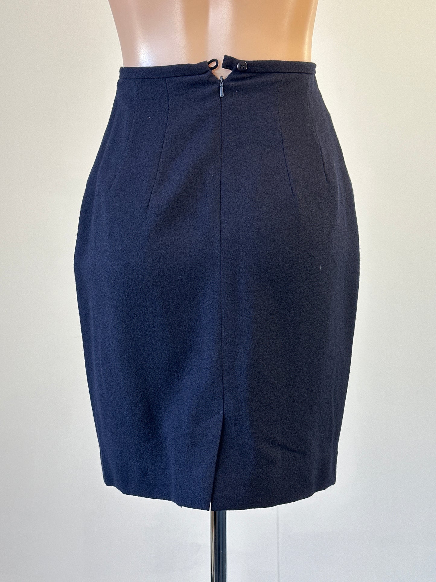 Carla Zampatti | vintage 90's | skirt | size 8 | knee length | 100% wool | made in Australia 🇦🇺