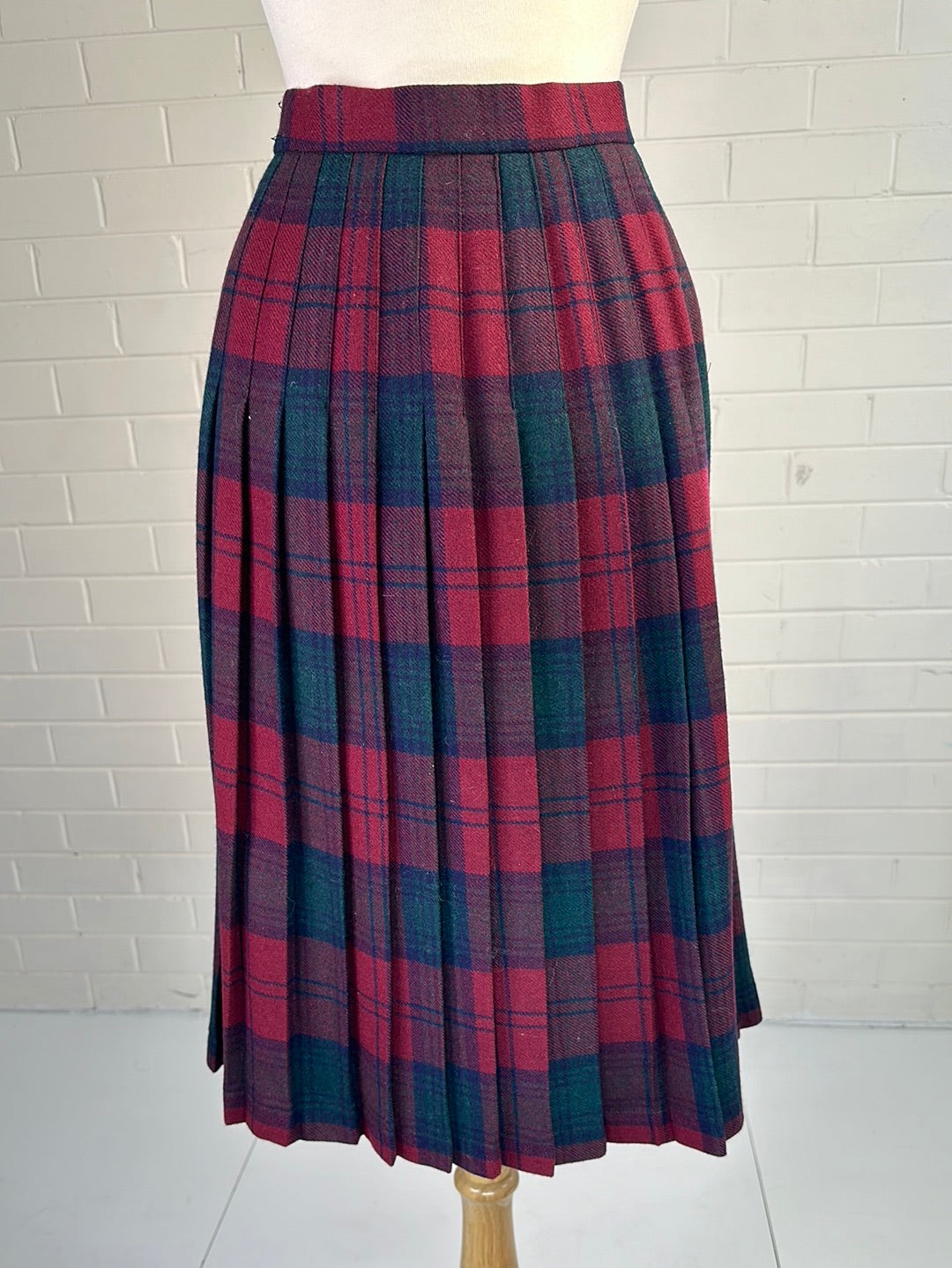 James Dalgliesh | vintage 80's | skirt | size 14 | knee length | 100% wool | made in Scotland