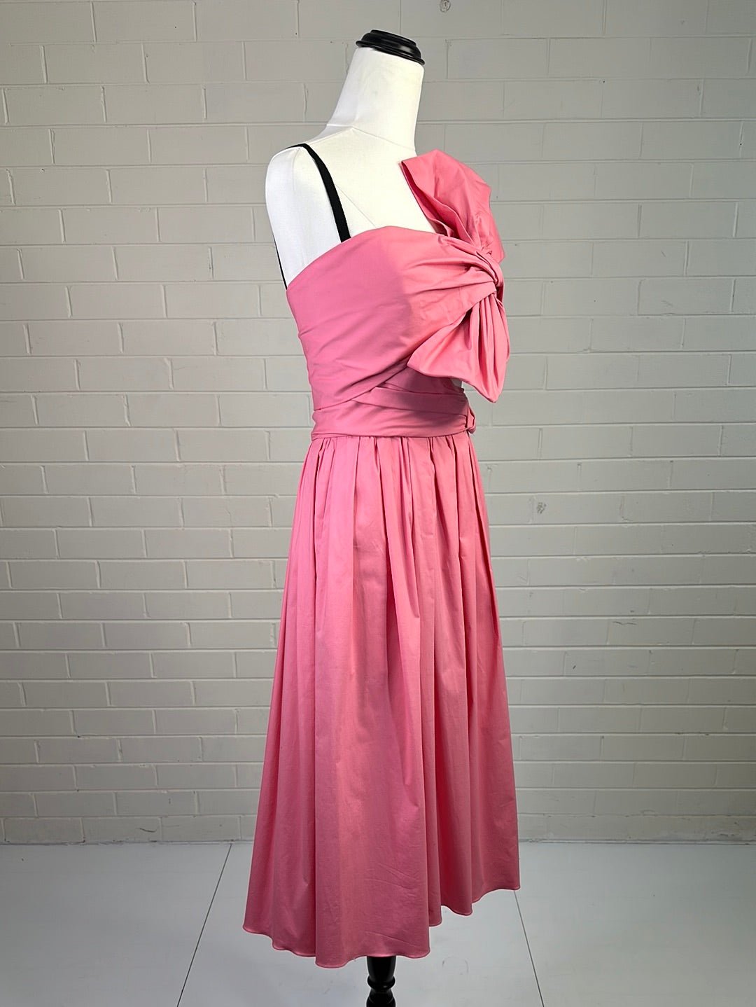 Carolina Herrera | New York | dress | size 8 |  knee length | made in the USA