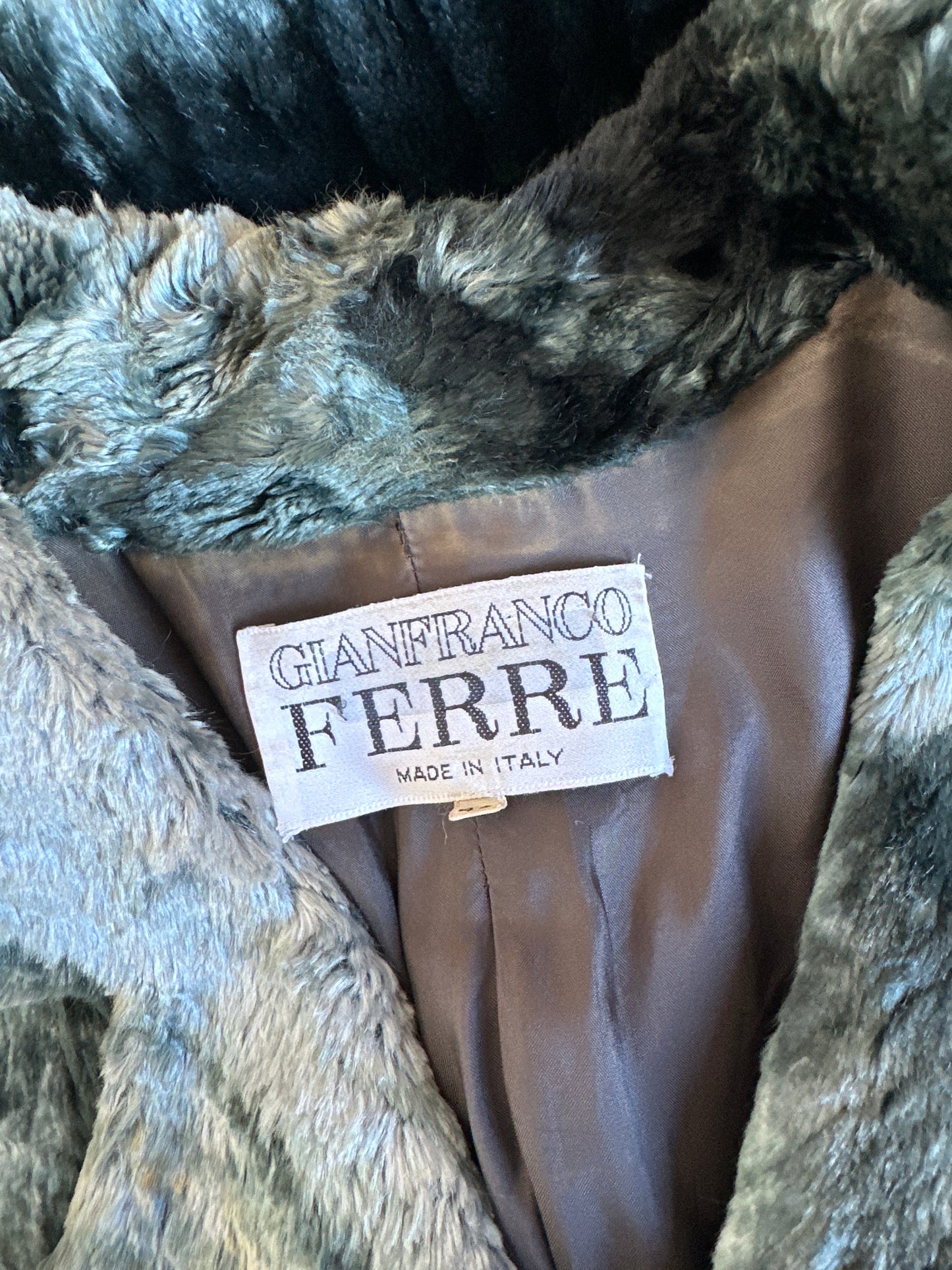 Gianfranco Ferré | Italy | vintage 80's | coat | size 12 | single breasted | 100% wool | made in Italy