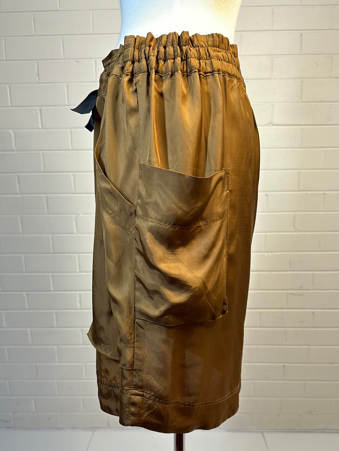 Lee Mathews | skirt | size 12 | knee length | 100% silk