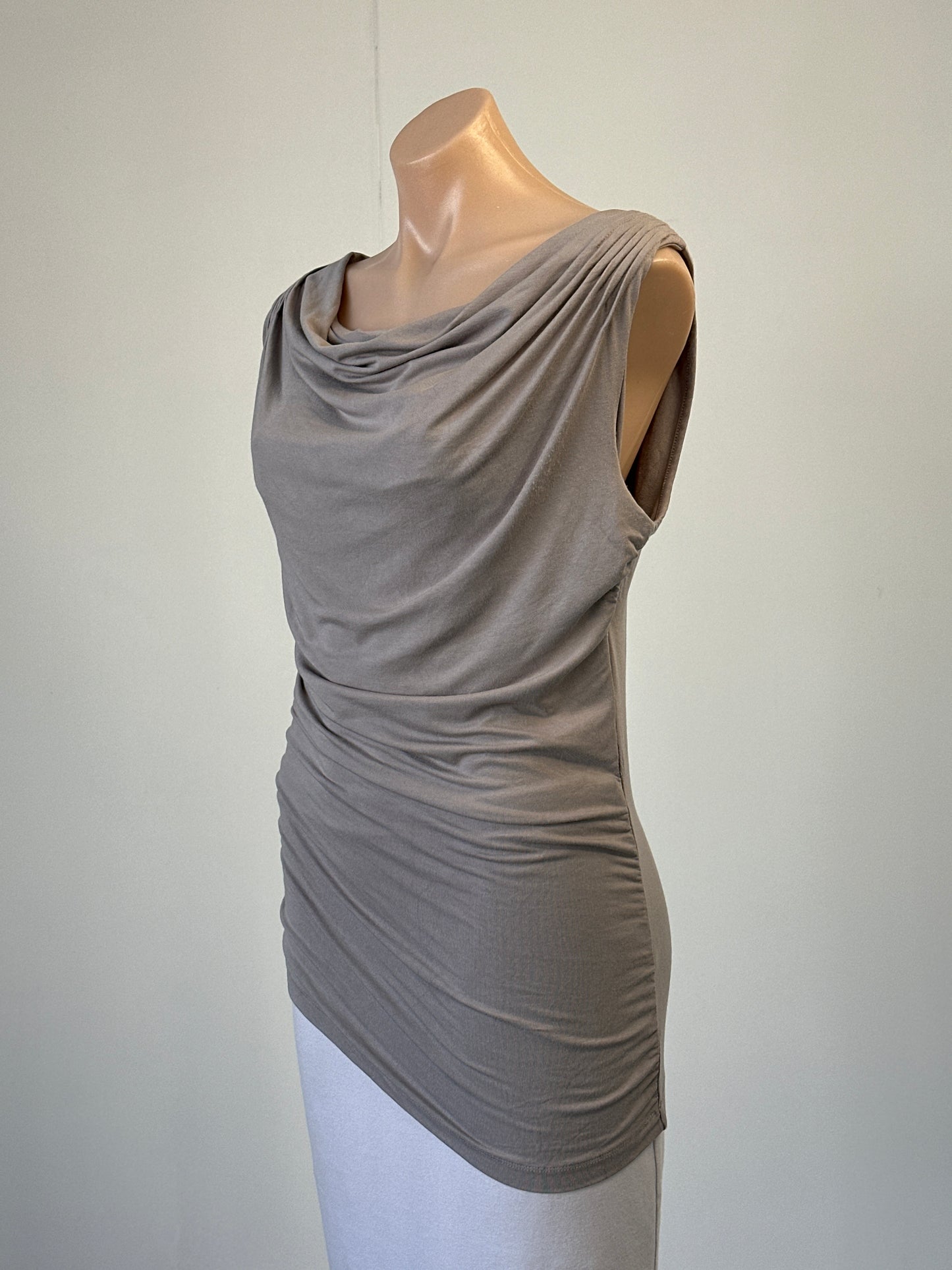 Sãopaulo | top | size 12 | sleeveless