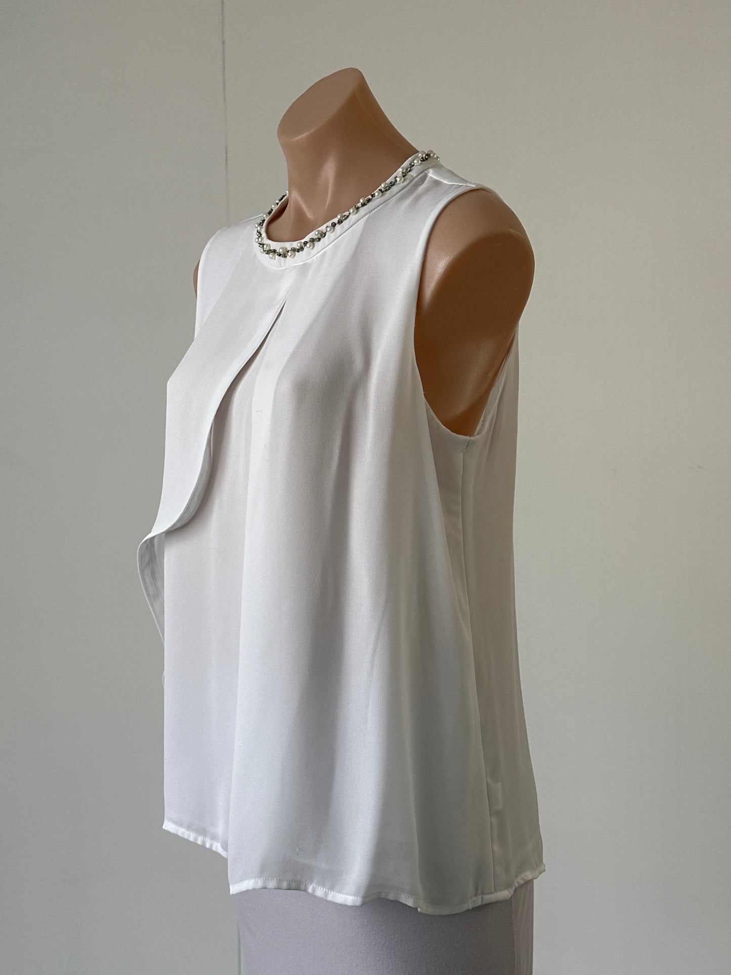 Liz Jordan | top | size 14 | sleeveless