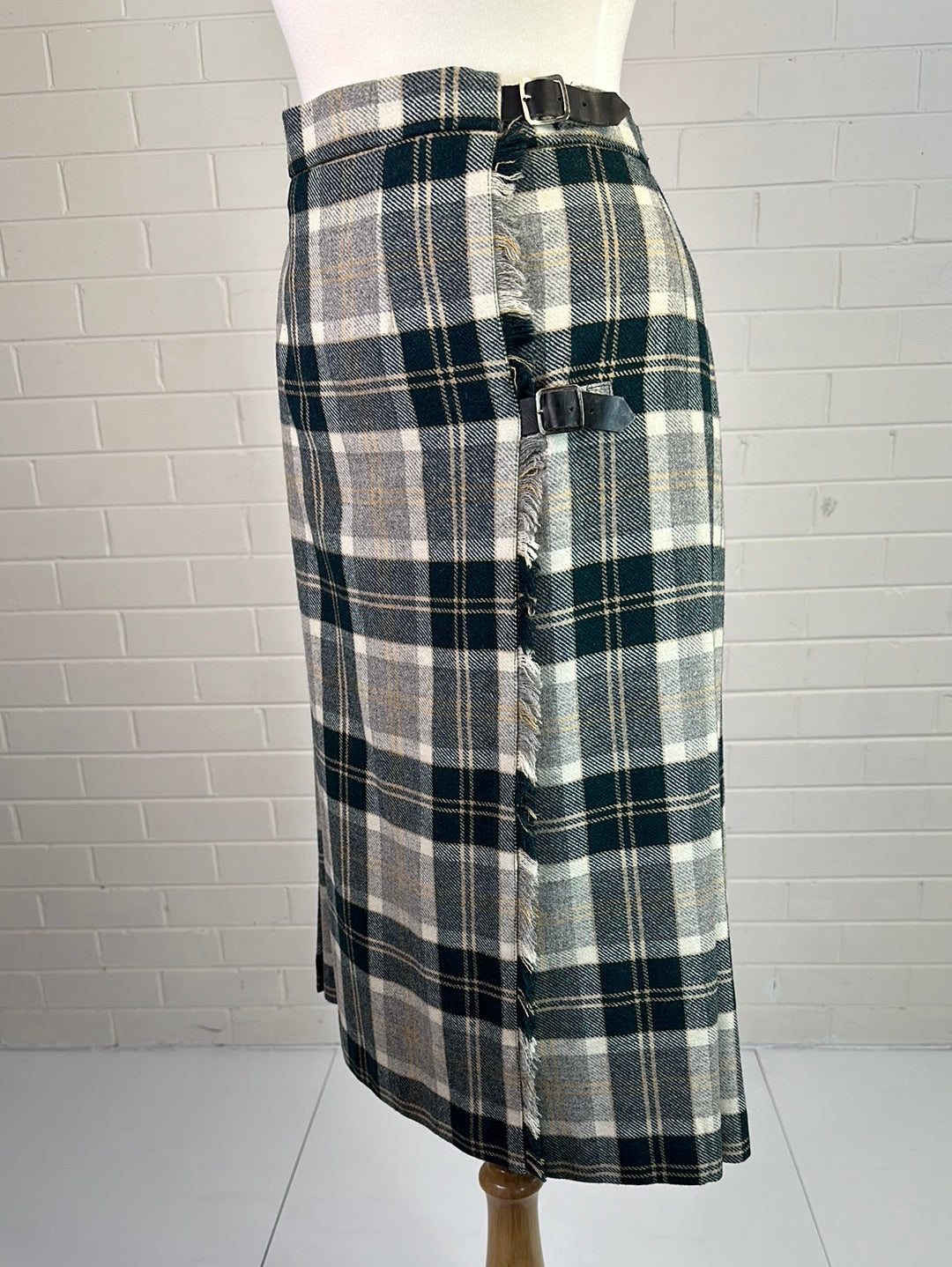 James Dalgliesh | vintage 80's | skirt | size 12 | knee length | 100% wool | made in Scotland