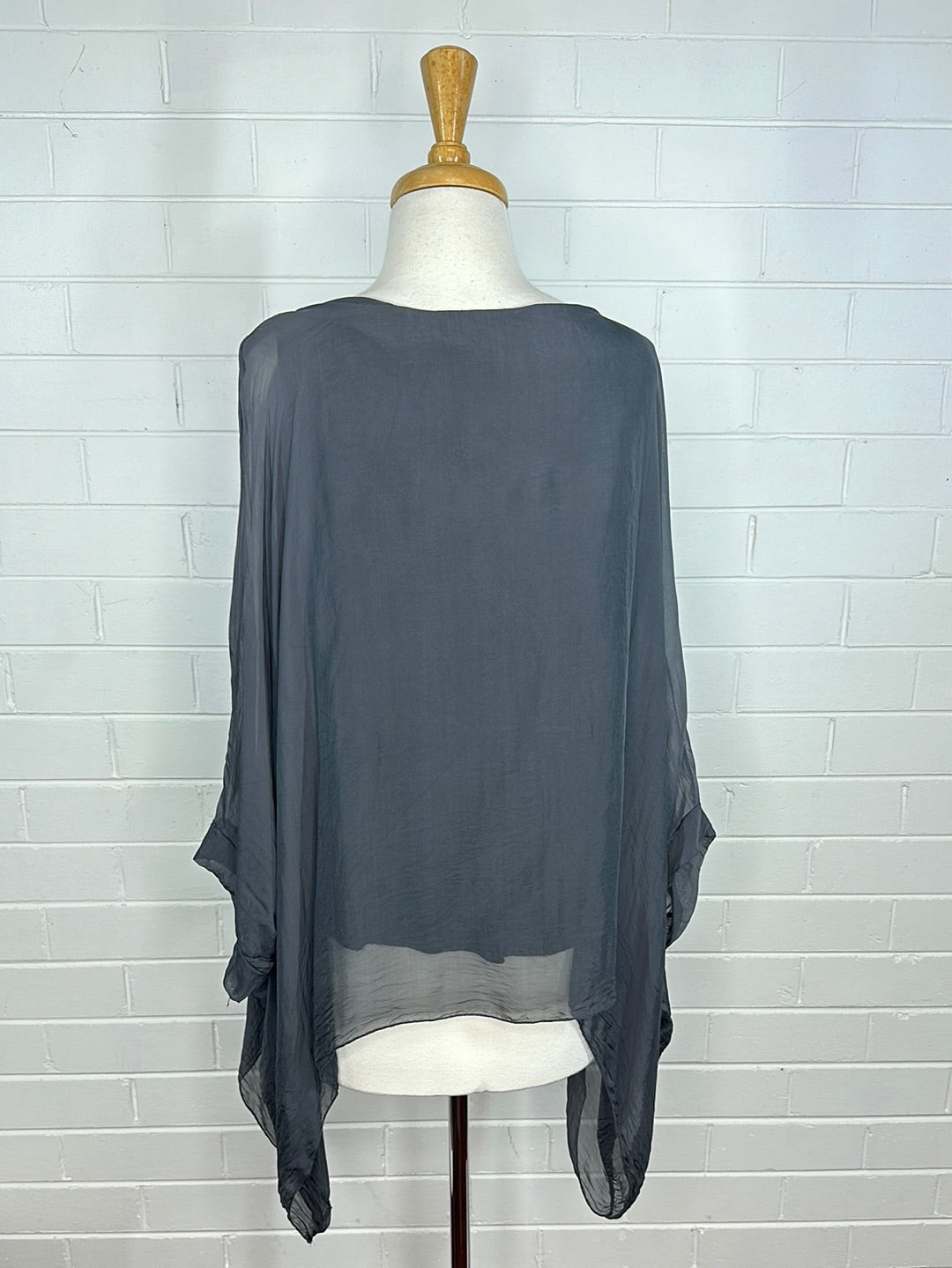 Izzy Milano | Italy | top | one size | long sleeve | 100% silk | new with tags