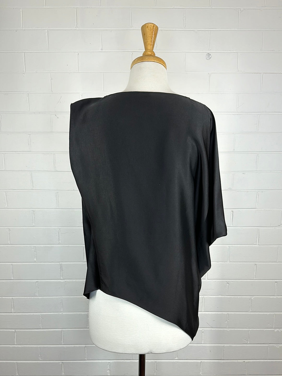 Carla Zampatti | top | size 8 | sleeveless