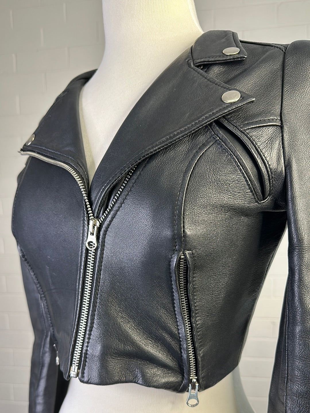 Museum | England | vintage 80's | jacket | size 6 | zip front | leather