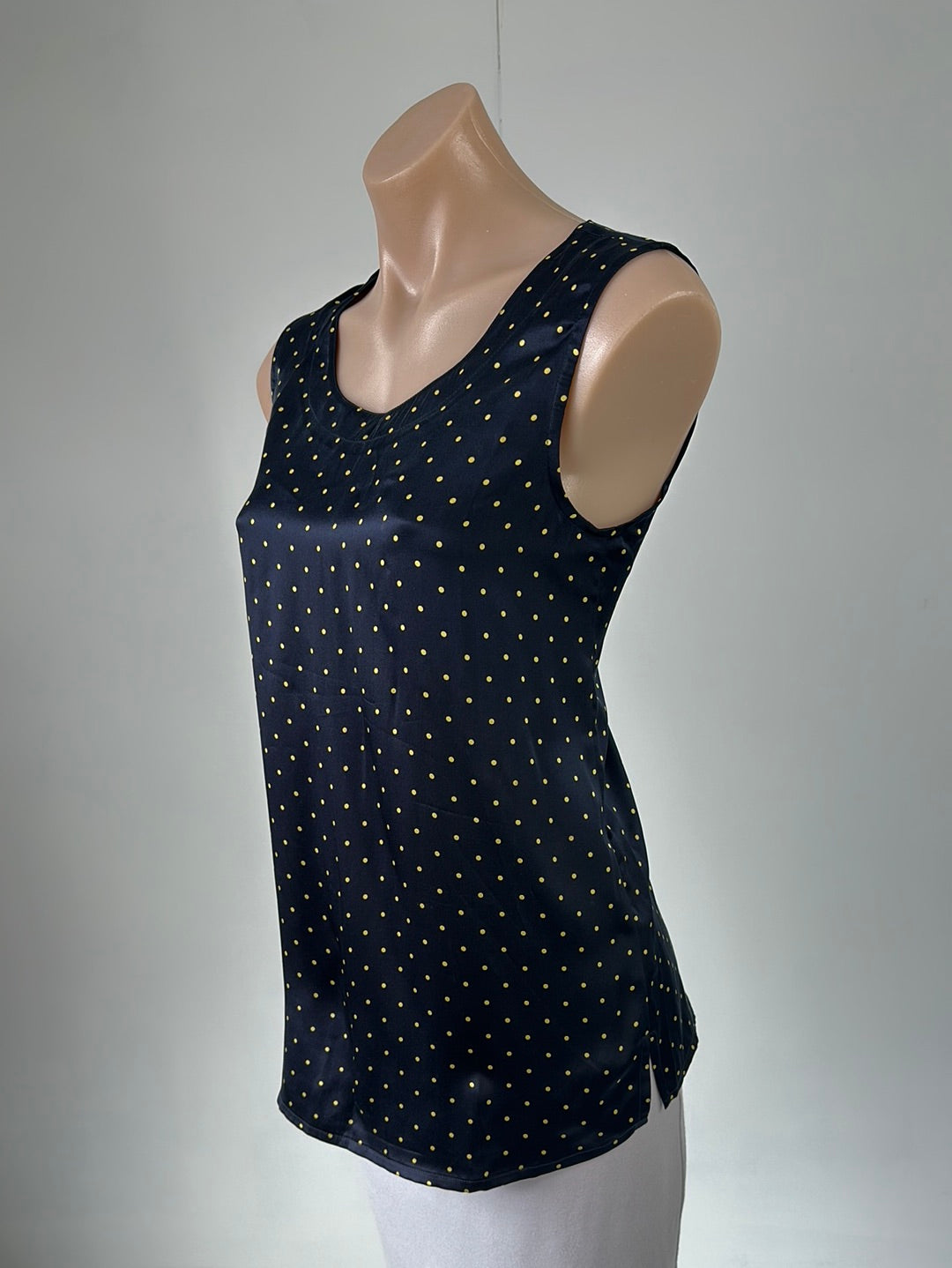 ARA | Germany | top | size 10 | sleeveless | 100% silk | made in Germany