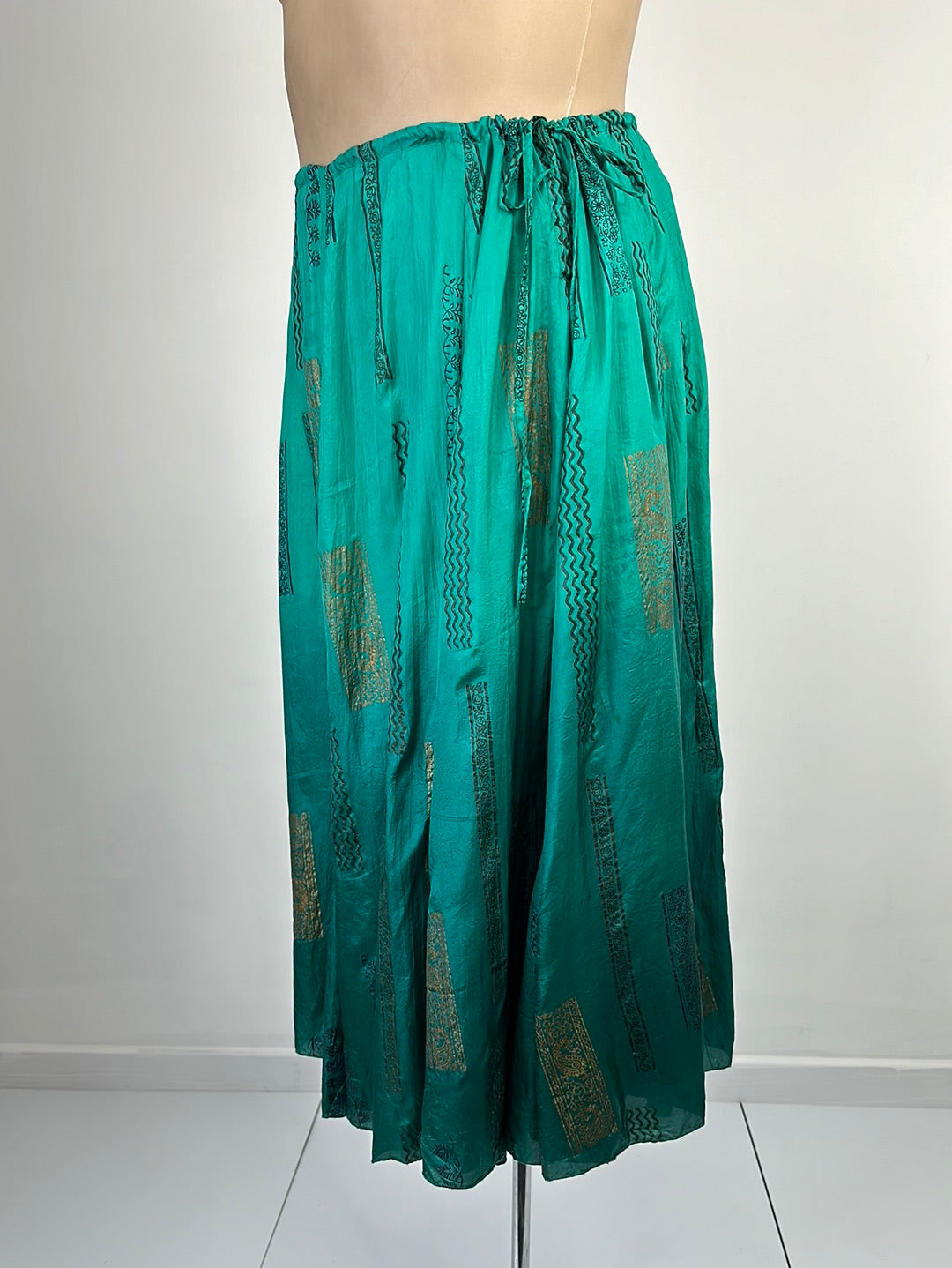 Philosophy | skirt | size 12 | midi length | 100% silk