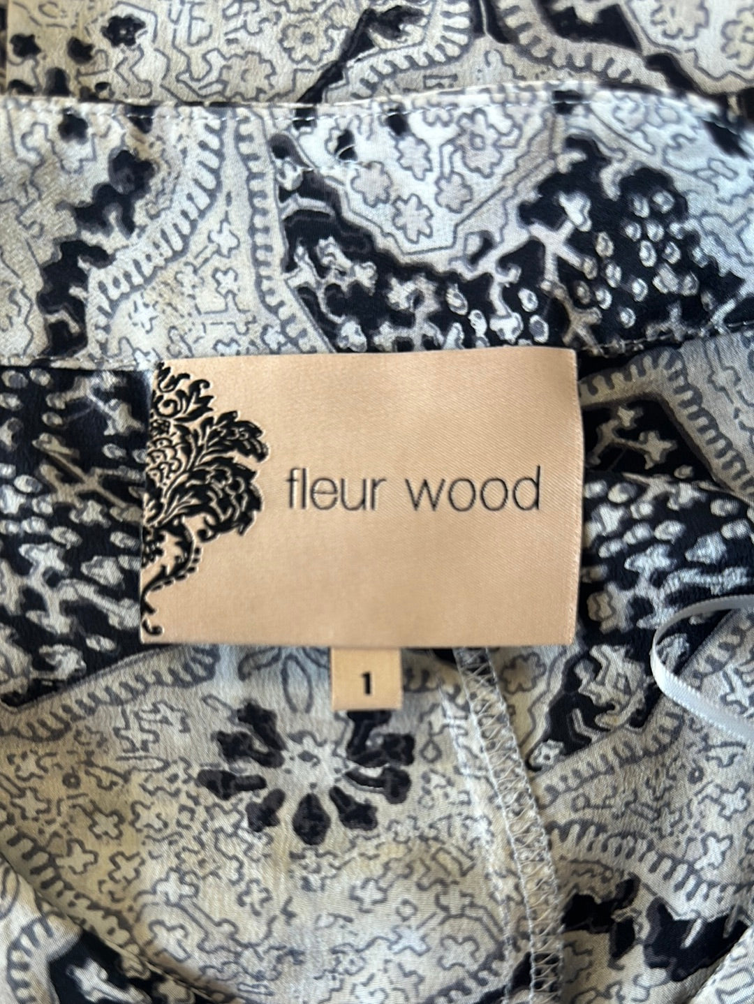 Fleur Wood | pants | size 8 | tapered leg | 100% silk