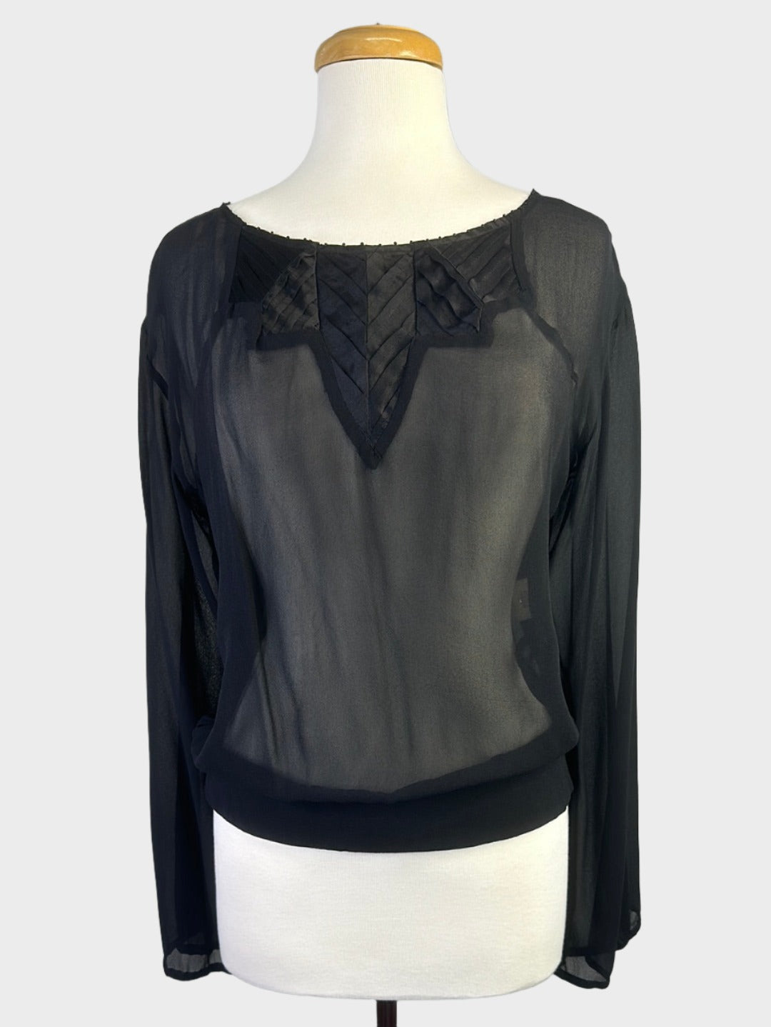 Tara Jarmon | Canada | top | size 10 | long sleeve | 100% silk