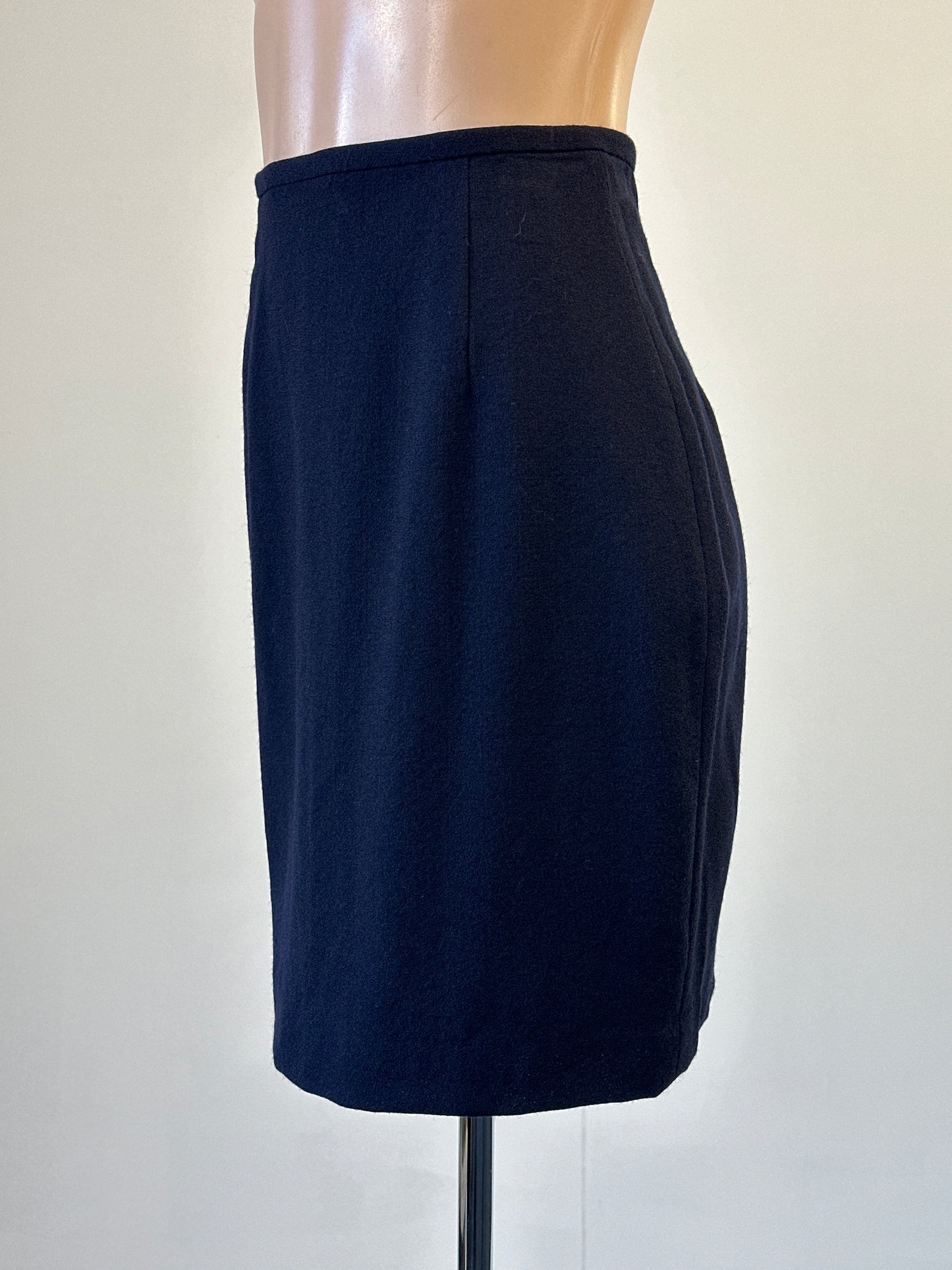 Carla Zampatti | vintage 90's | skirt | size 8 | knee length | 100% wool | made in Australia 🇦🇺