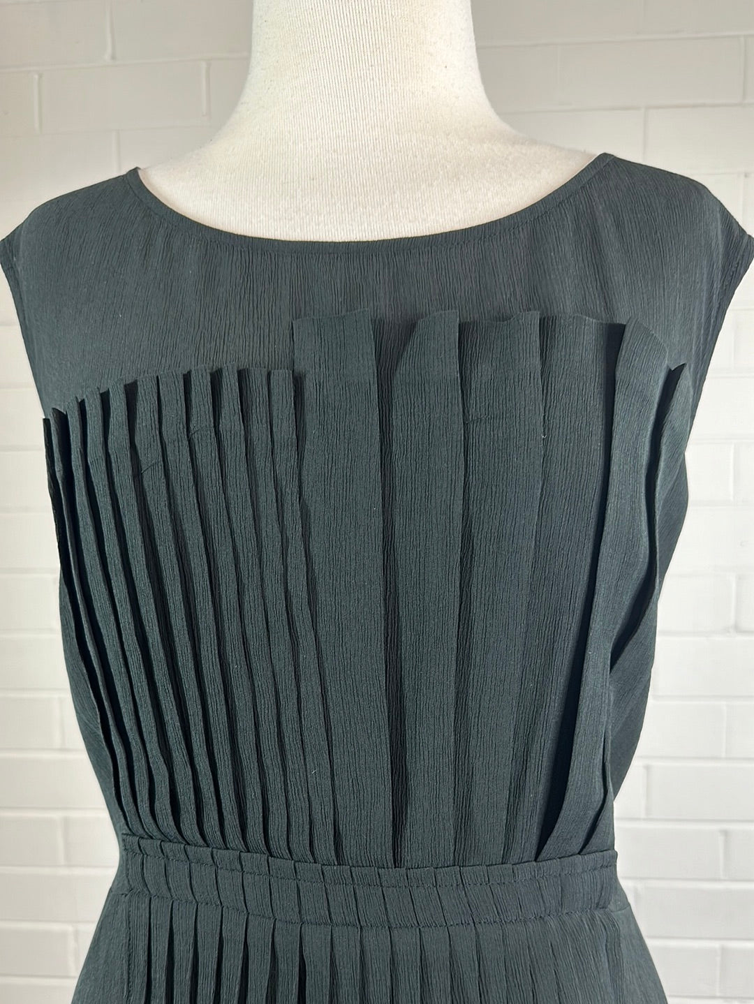 Veronika Maine | top | size 14 | sleeveless