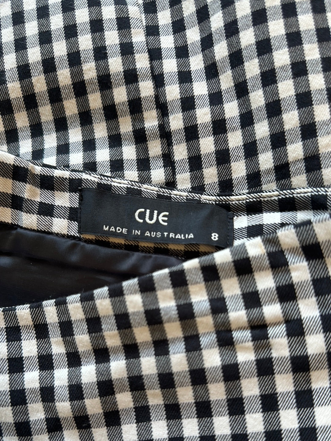 Cue | skirt | size 8 | knee length | made in Australia 🇦🇺