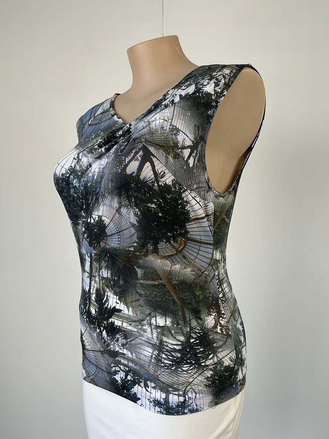 Escada | Munich | top | size 14 | sleeveless