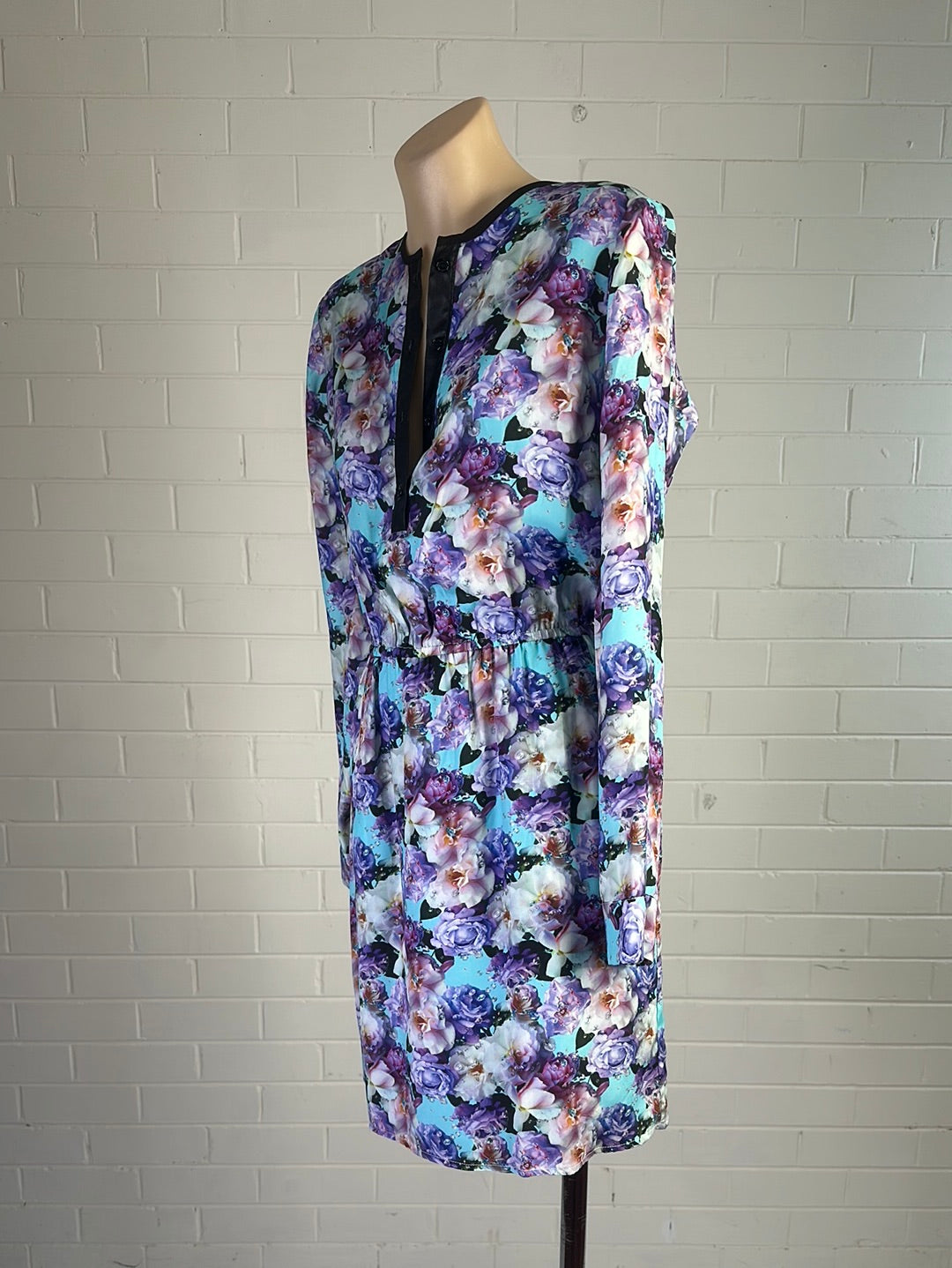 Wyatt Collection | dress | size 8 | knee length | 100% silk | made in the USA