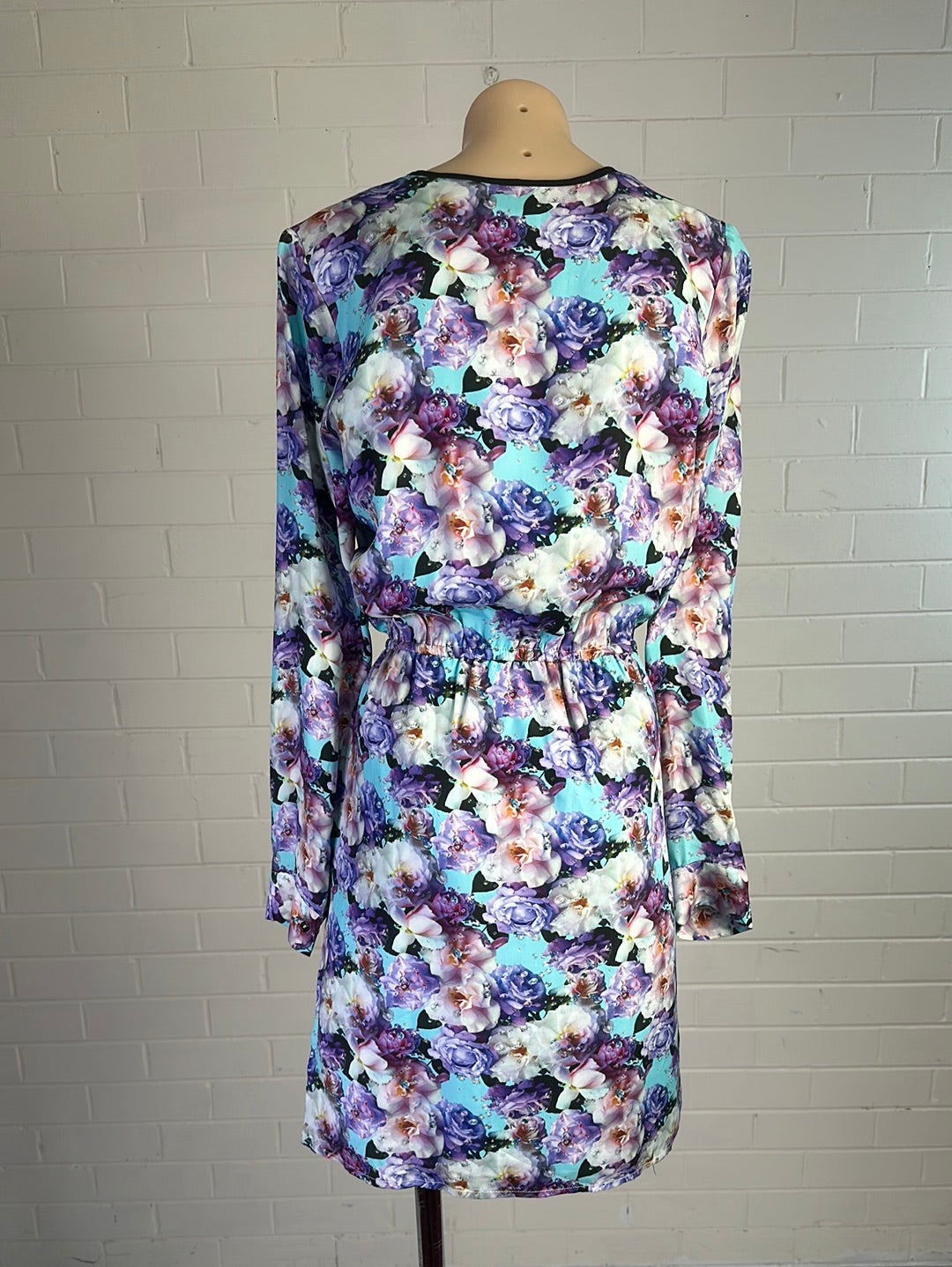 Wyatt Collection | dress | size 8 | knee length | 100% silk | made in the USA