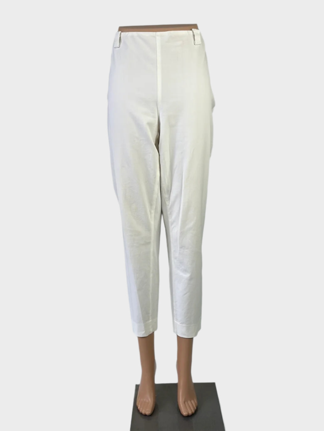 Designer Ralph Lauren tapered leg pants with contour waist and belt loops for smart casual or business wear.