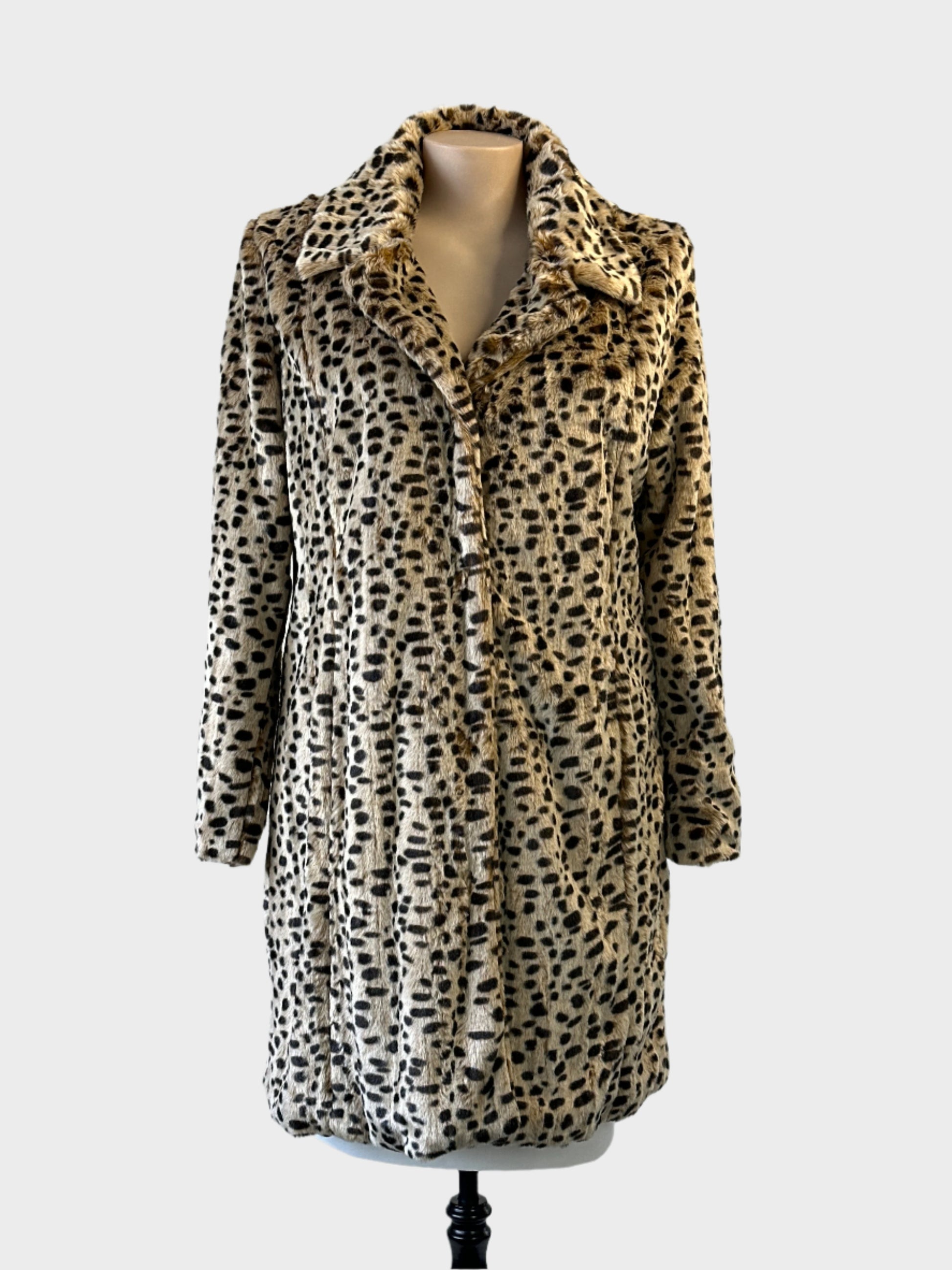 Designer Bella Loren leopard print faux fur coat with convertible collar and press stud closure for evening or smart casual wear.