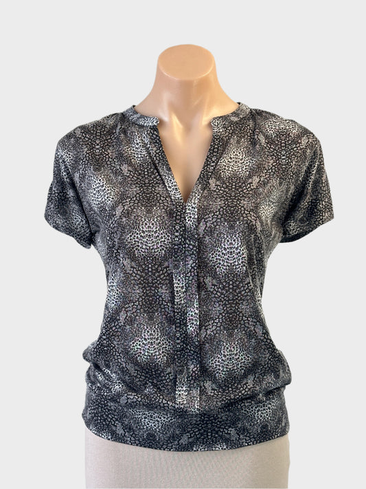 Designer Camaïeu blouson top in grey leopard print with dolman sleeves and hip band for office or smart casual wear.