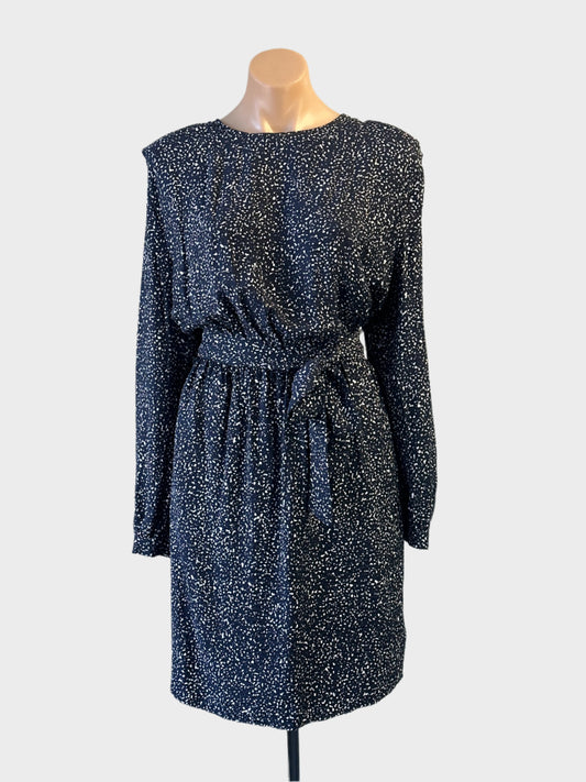 Decjuba blouson dress in navy blue and white speckle print with sash waist for smart casual or office wear.