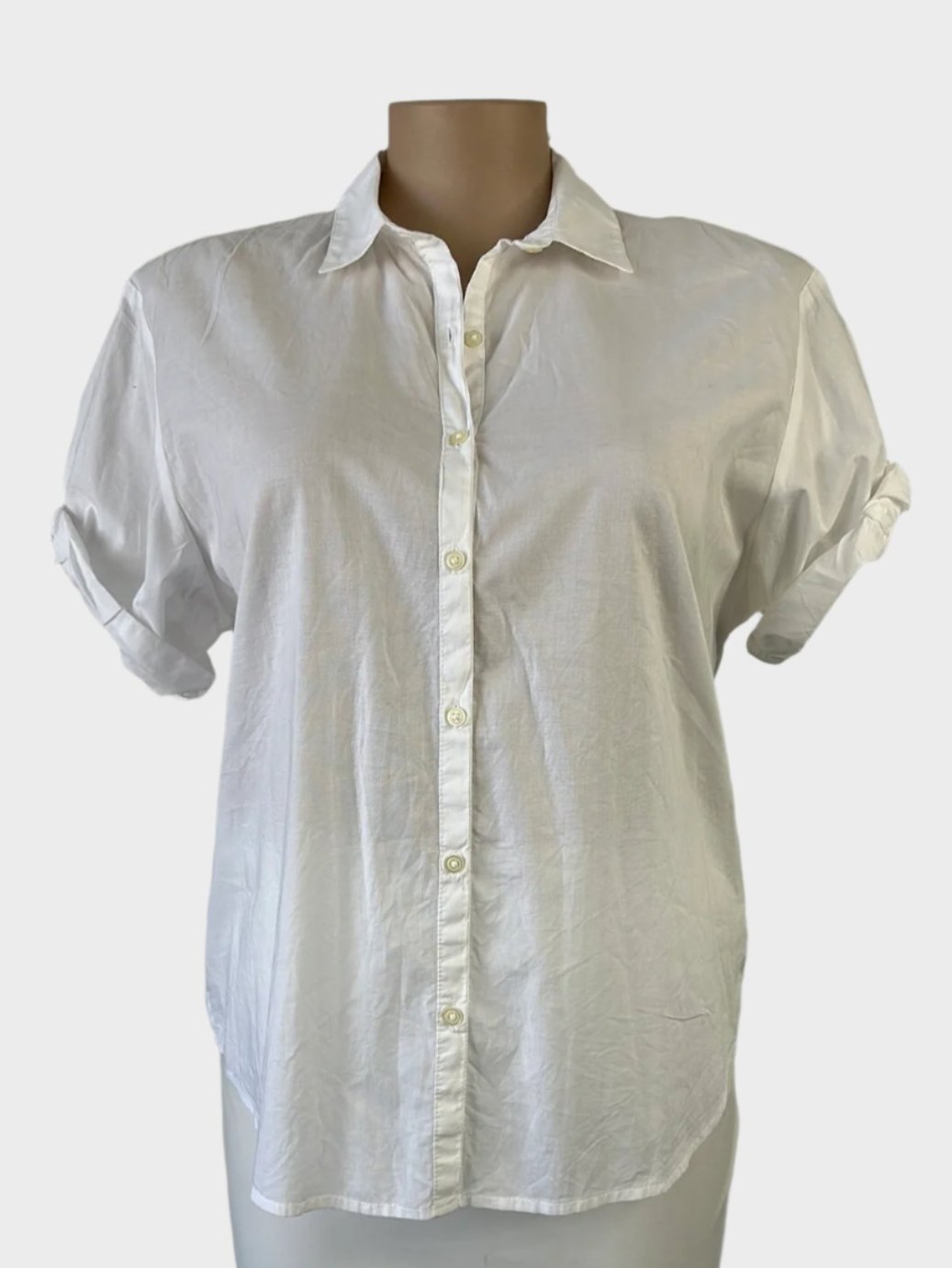 Gap classic short sleeve shirt in white cotton with button up front, fold up cuffs, pleated yoke back, and curved hem for smart casual.