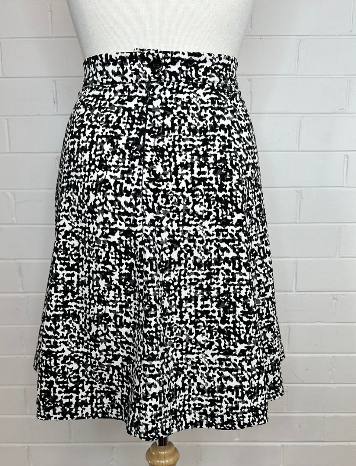 Louche | London | skirt | size 14 | knee length