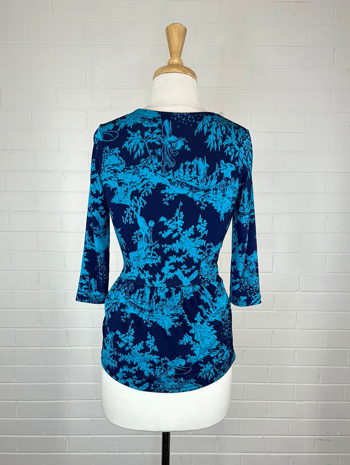 Leona Edminson | top | size 6 | three quarter sleeve