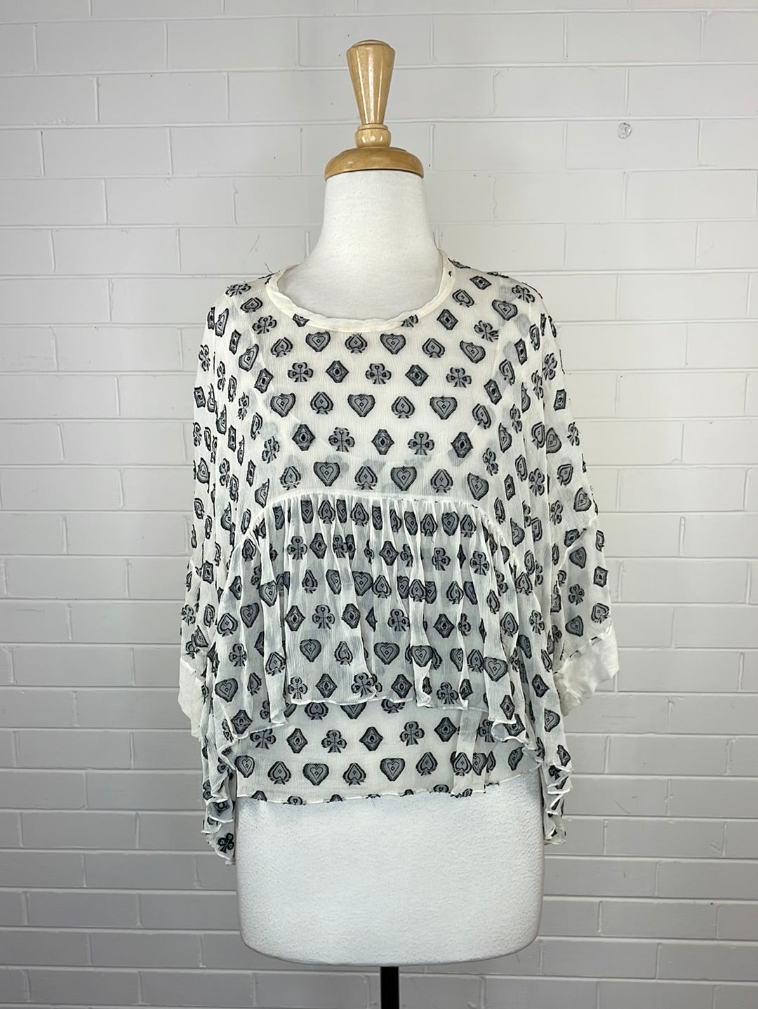 Chloé | Paris | top | size 10 | three quarter sleeve | 100% silk