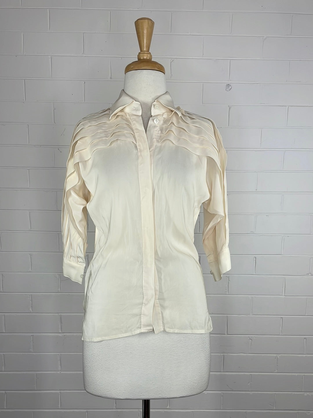 David Jones | vintage 80's | shirt | size 10 | three quarter sleeve | 100% silk | made in Hong Kong