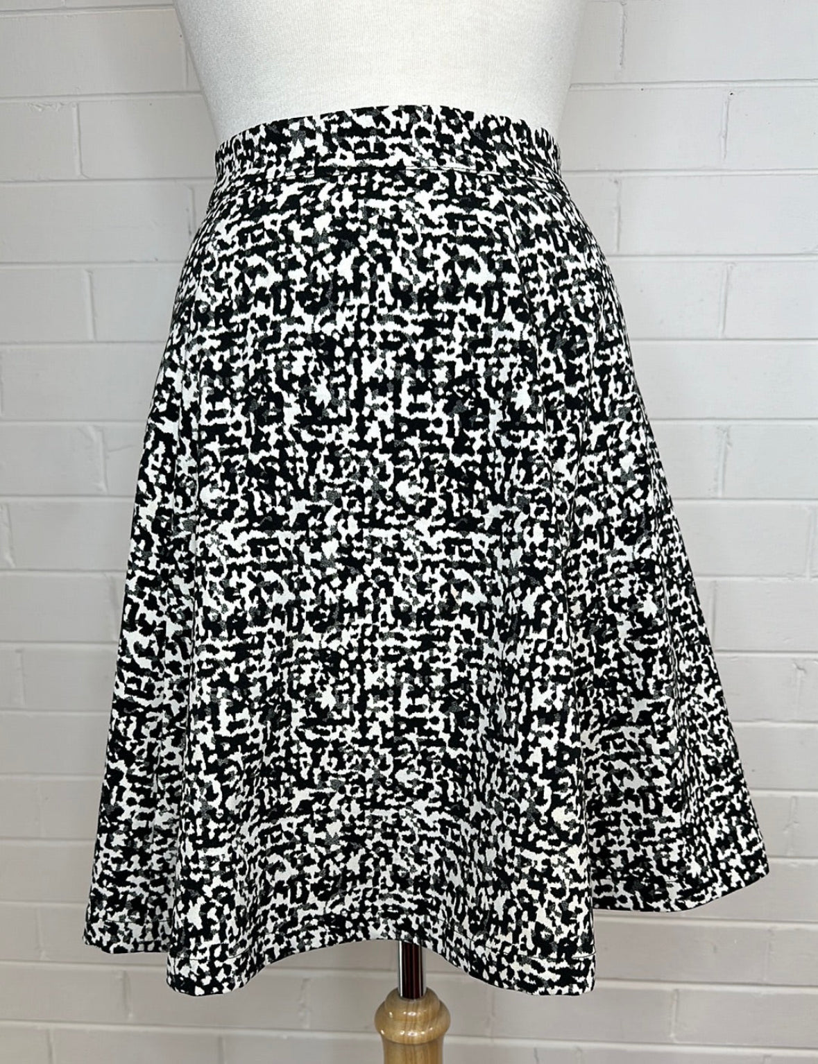 Louche | London | skirt | size 14 | knee length