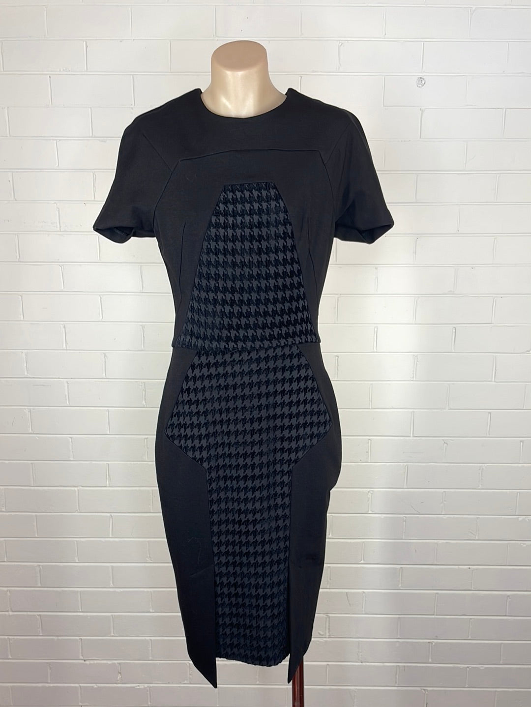 Cue | dress | size 8 | knee length | new with tags