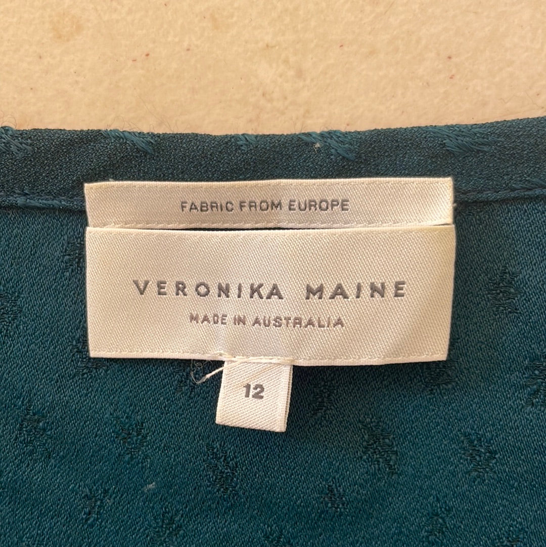 Veronika Maine | top | size 12 | three quarter sleeve