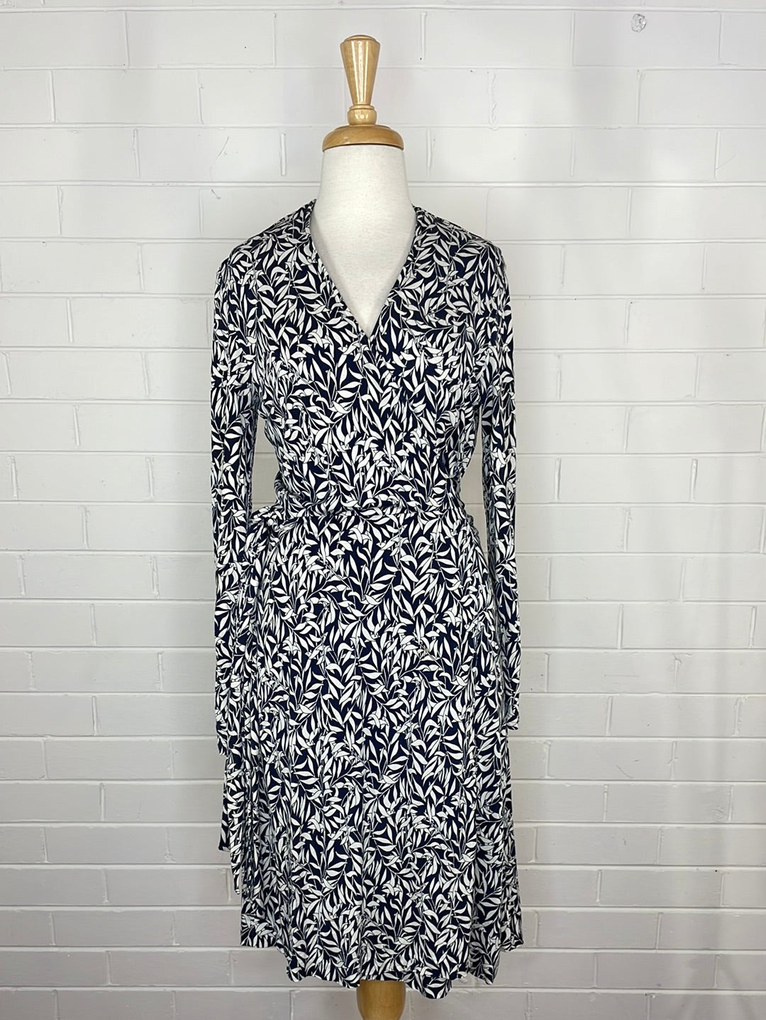 Diane von Furstenberg | New York | dress | size 10 | knee length | 100% silk