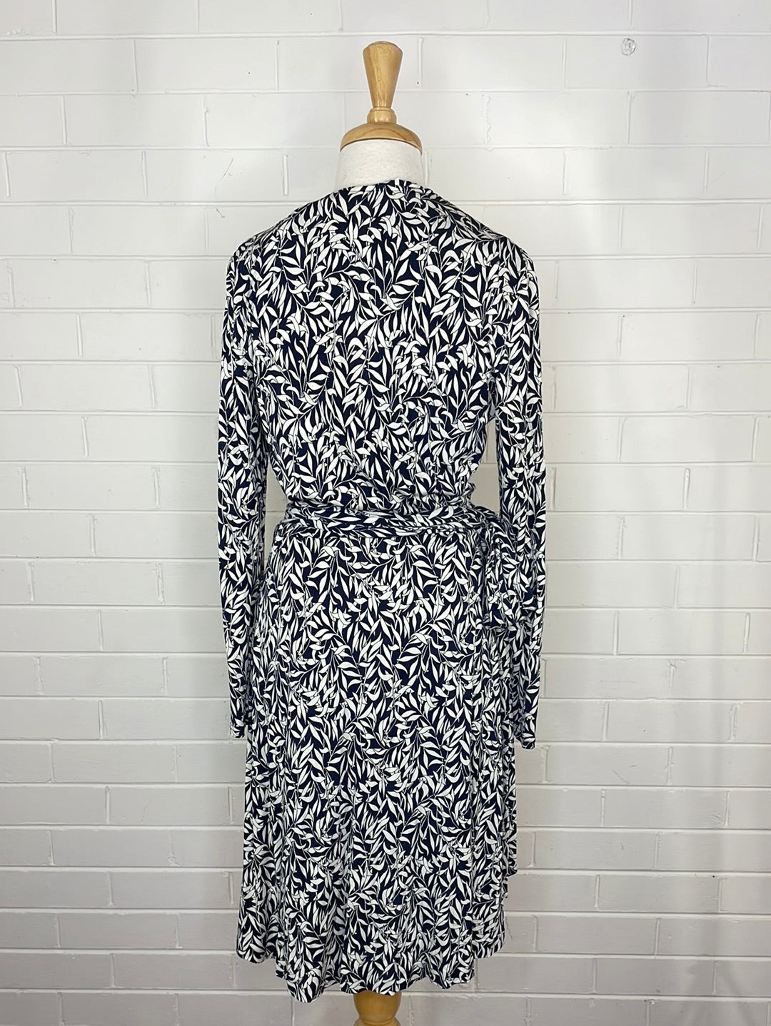 Diane von Furstenberg | New York | dress | size 10 | knee length | 100% silk