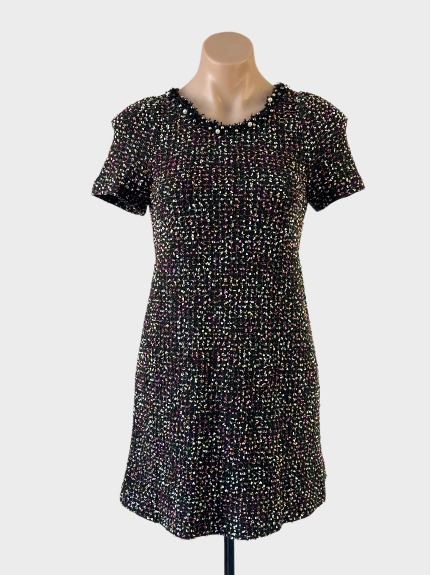 Ju's shift dress in black knit with appliqué ribbon, pearl-beaded trim and round neck for office or events.