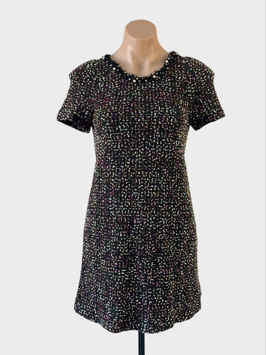 Ju's shift dress in black knit with appliqué ribbon, pearl-beaded trim and round neck for office or events.