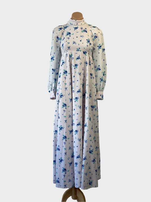 Vintage 70’s prairie chic maxi dress in cream ditsy floral print with folded high collar, long sleeves and flared skirt for special events.