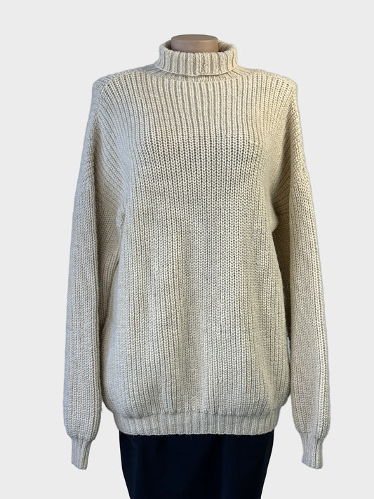 Vintage 80’s oversized pure wool sweater in natural white with chunky rib knit texture and crew neck for smart casual wear.