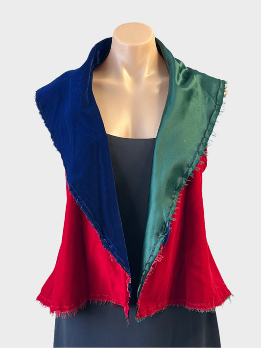 No Ru Ye Lo red and green reversible velvet and satin vest with shawl lapels and raw edging for formal or evening wear.