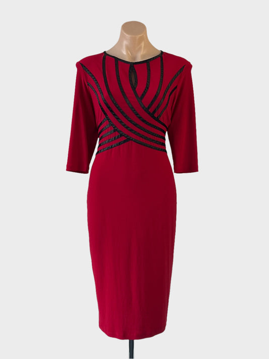 Sheath dress in jersey with contrasting satin ribbon trim, keyhole neck and straight skirt for versatile wear.