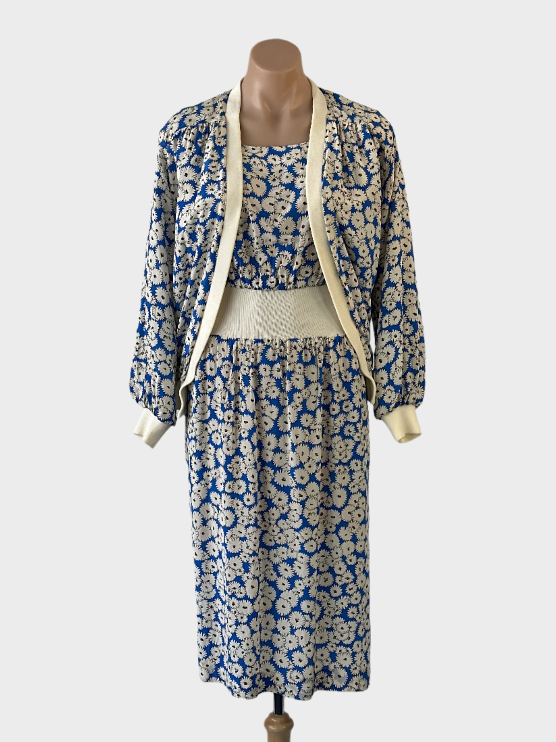 Vintage designer Simona dress and jacket set in blue & white pure silk with bright daisy floral print, bateau neck and gathered skirt for special events.