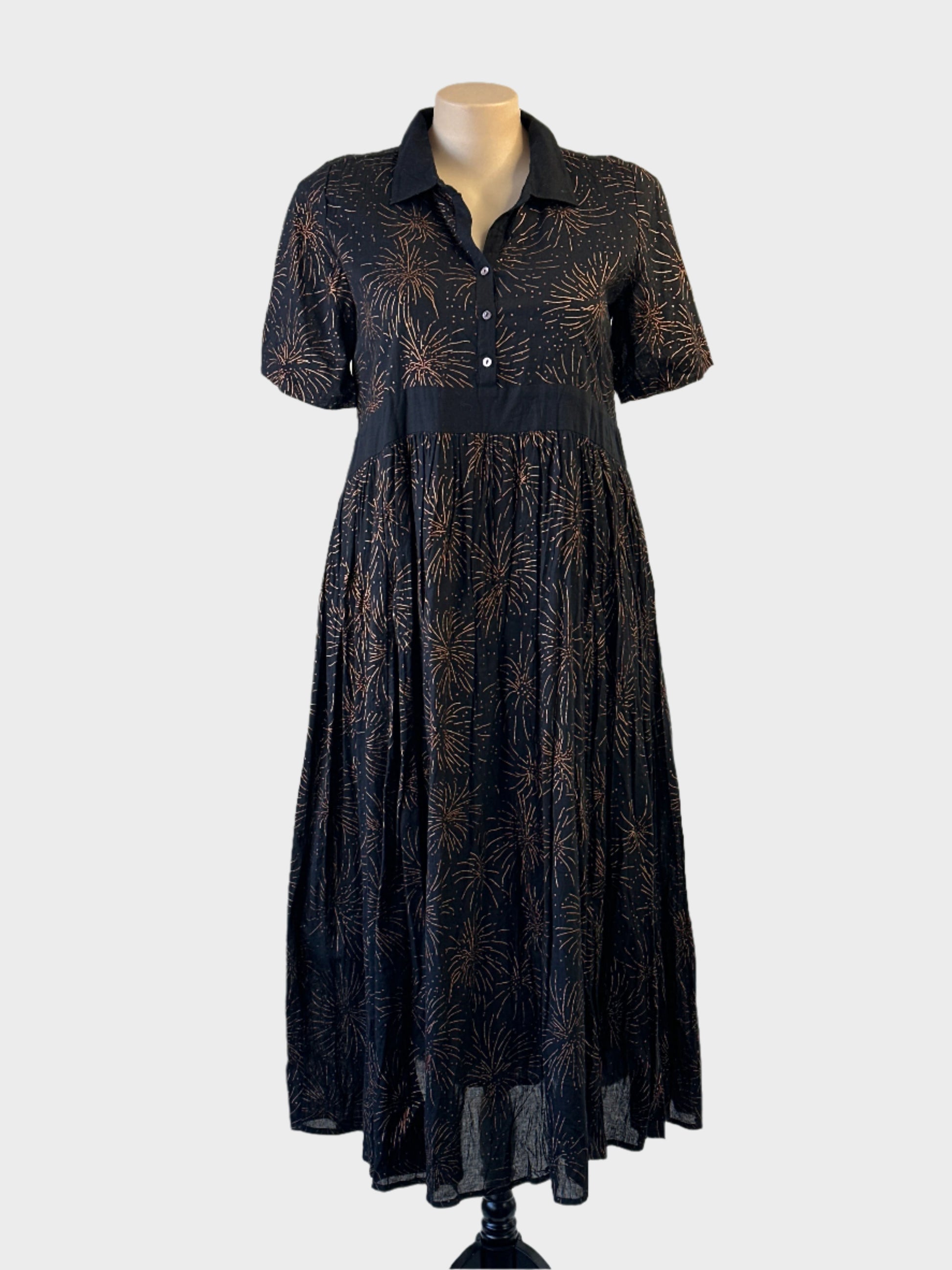 Virtuelle smock dress in black and bronze cotton with fireworks pattern and gathered skirt for smart casual or evening wear.