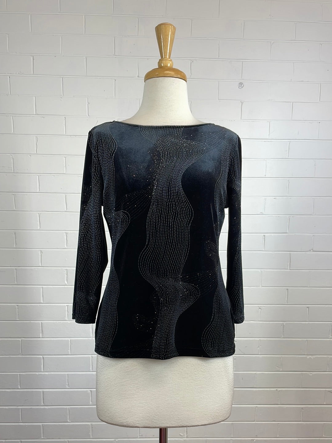 Liz Jordan | top | size 10 | three quarter sleeve