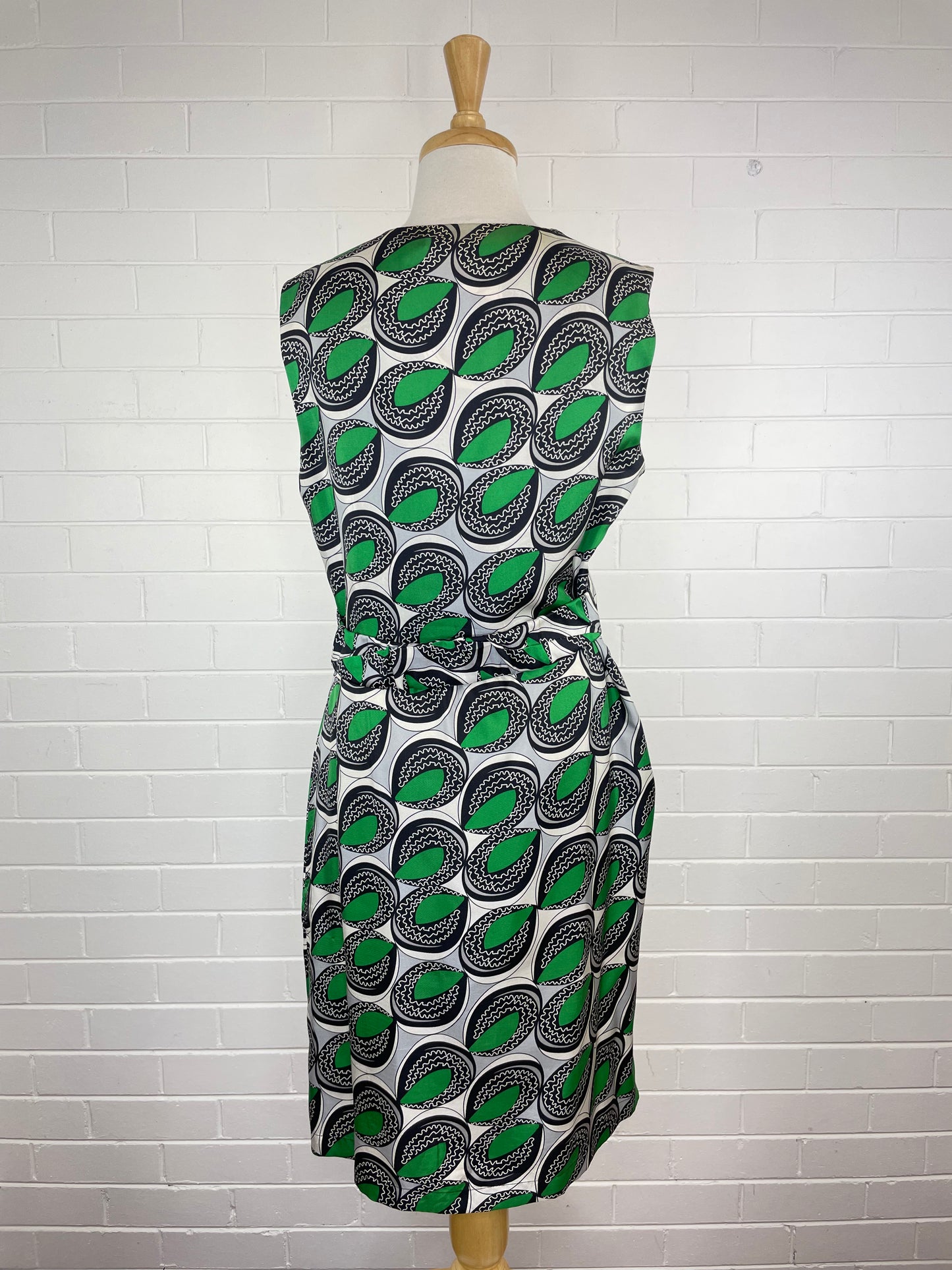 Diane von Furstenberg | New York | dress | size 10 | knee length | 100% silk