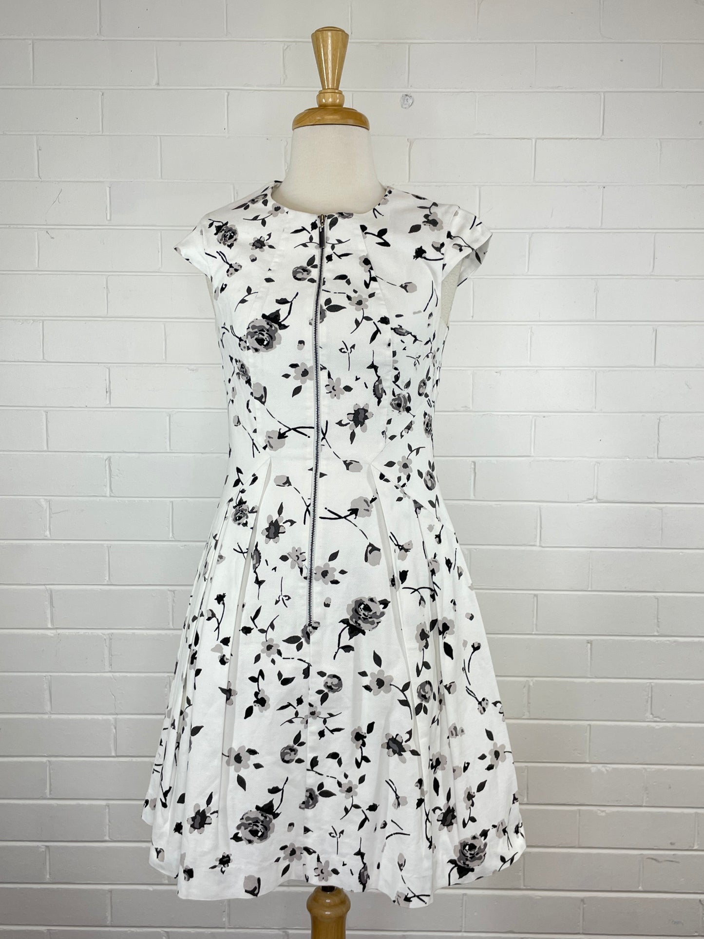 C/TC (Cue) | dress | size 8 | knee length